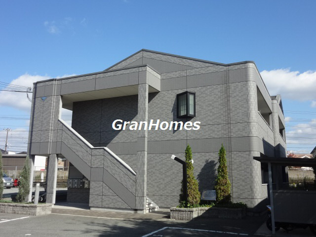 加古川市平岡町西谷のアパートの外観