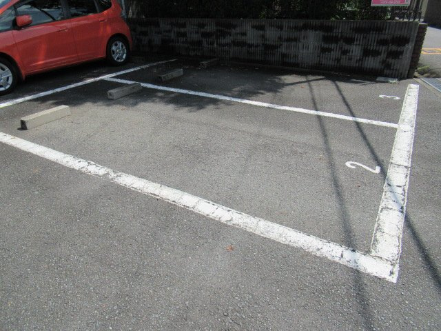 ヴィルコートの駐車場