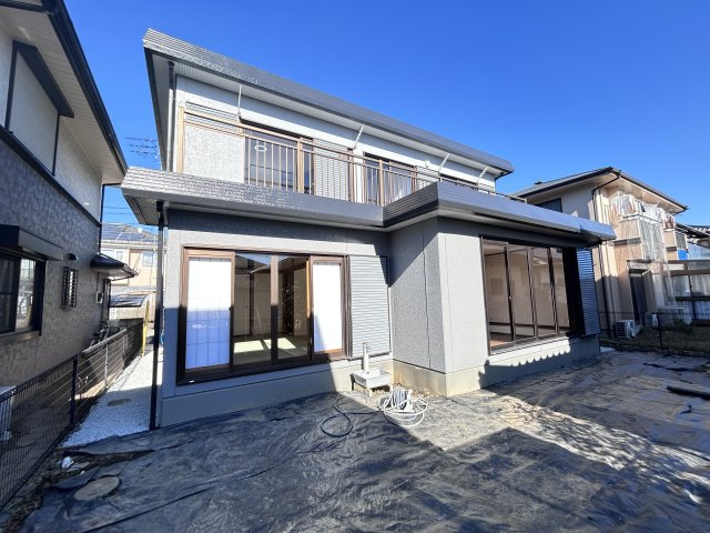 土地面積200.60㎡、建物面積134.41㎡、駐車場２台（車種による）庭付きの広々とした物件。2025年１月屋根・外壁塗装済みです。