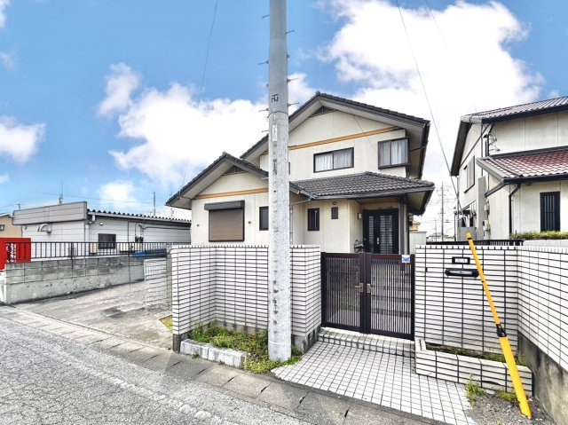 【中古戸建】伊勢崎市境下武士の間取り|■外観｜特徴のある個性的な住まいと美しい街並み、そして住みやすい環境を、ぜひ現地でご覧になりませんか。お気軽にお問合せください(^^)  