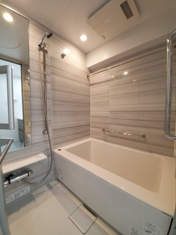 フクダ不動産八木駅前マンションの浴室|浴室乾燥暖房機付きのバスルーム