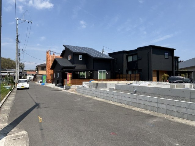 【前面道路含む現地写真】