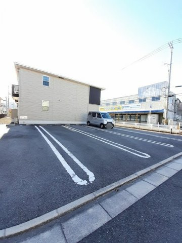 ヴィラ　セレーナの駐車場