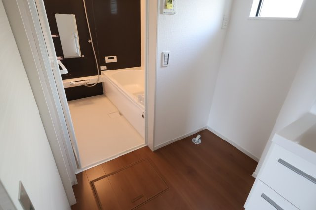 《仲介手数料無料》白岡市白岡1201(5号棟)新築一戸建てエルデのランドリースペース|撮影日 2025年７月27日 14:00 晴れ