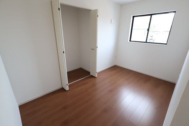 《仲介手数料無料》白岡市白岡1201(5号棟)新築一戸建てエルデの洋室|撮影日 2025年７月27日 14:00 晴れ