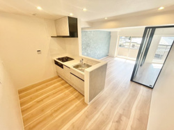 意匠性と実用性を兼ね備えた住まい～セザール東逗子2階の画像