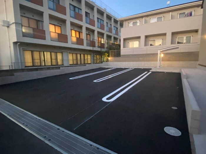 ハイヒルズの駐車場