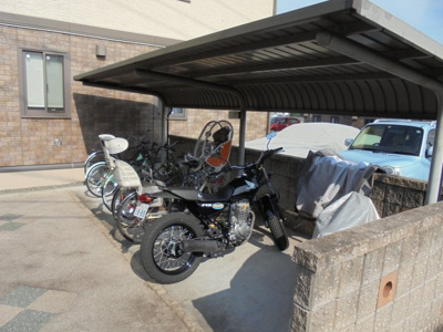 【その他共用部分】 | グレイスヒルズ蔵王 C棟 | 屋根付き駐輪場