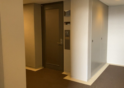 【その他共用部分】 | エステ・スクエア成瀬壱番館 | 共有部分は、住民なら誰もが使える設備のこと。例えば駐車場やエレベーター、インターネット設備、セキュリティ設備などがあります。他にも、マンションの廊下・外部階段やエントランス・ゴミ置き場などがあります。