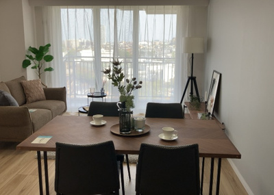 【居間・リビング】 | エステ・スクエア成瀬壱番館 | リビングの間取りの種類は大きくわけてリビングとダイニングが別になっているタイプ、リビングダイニング一体型です。どちらも一長一短ですので、家を選ぶ時はその両面をチェックして決めるようにしましょう。