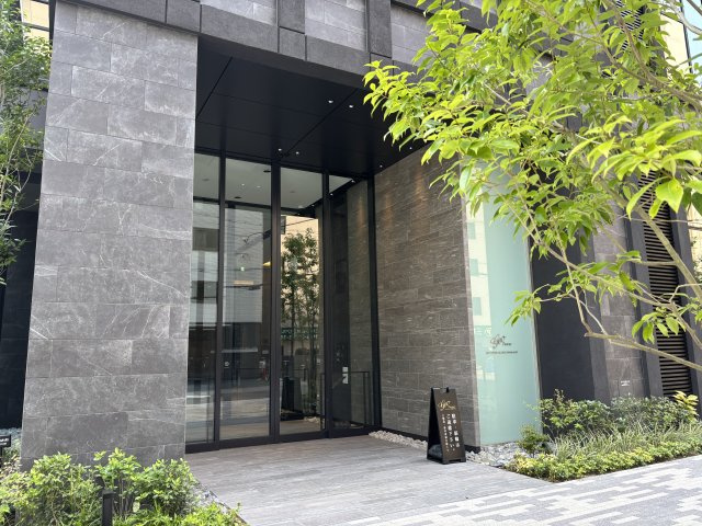 ジオタワー堺筋本町のエントランス