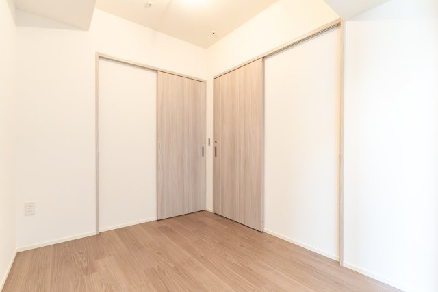 ジオタワー堺筋本町の洋室