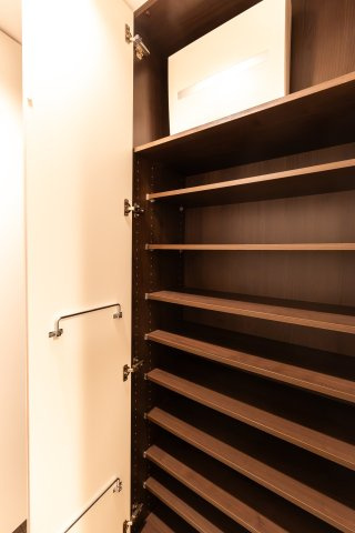 ジオタワー堺筋本町の収納