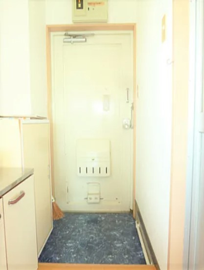 里村ビルの玄関
