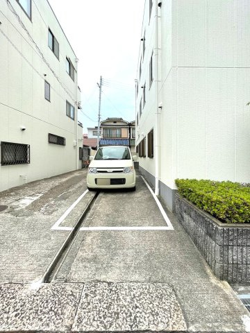 グレイスハイム大同の駐車場|車をお持ちの方に嬉しい駐車場付きの物件です