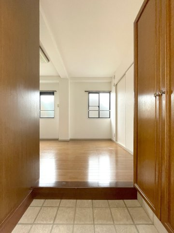 グレイスハイム大同の玄関|収納もある玄関です