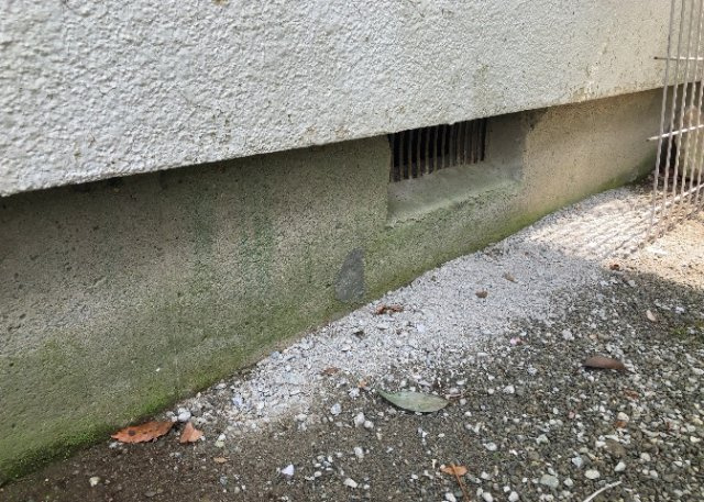 【構造・工法・仕様】 | 建物の基礎工事の方法は、主流となっているベタ基礎（防湿基礎）と布基礎の２種類に分類され、床下の通気性や耐久性などに違いがあります。建物の基礎部分の構造や付帯設備など詳細については現地でご確認ください。