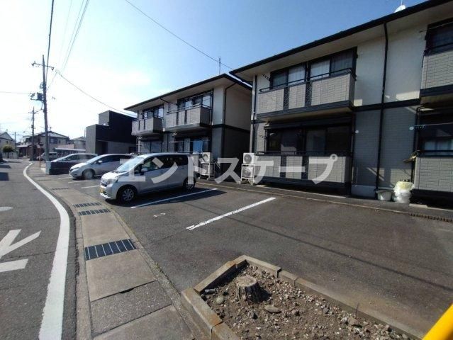 メゾン・ブランシェ　Ａの駐車場|高崎、前橋のお部屋探しはエンドスケープまで！お客様の理想お聞かせ下さい♪