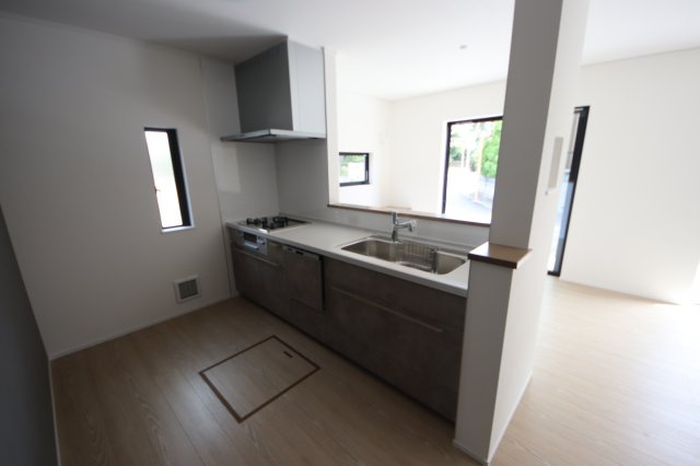 《仲介手数料無料》緑区芝原２丁目16-15(B号棟)新築一戸建てのキッチン|撮影日 2024年4月13日 13:00 晴れ