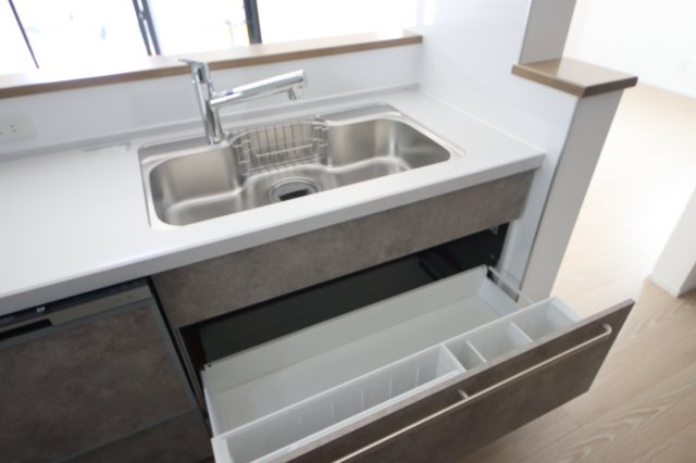 《仲介手数料無料》緑区芝原２丁目16-15(B号棟)新築一戸建てのキッチン|撮影日 2024年4月13日 13:00 晴れ