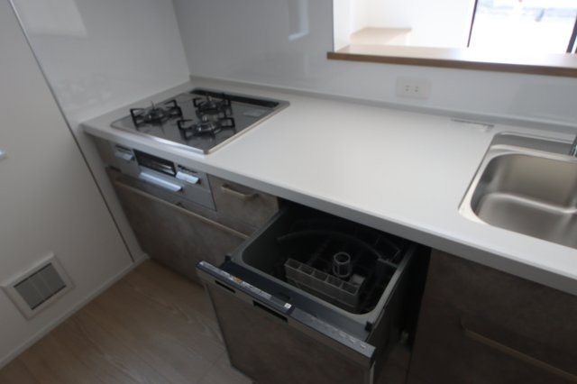 《仲介手数料無料》緑区芝原２丁目16-15(B号棟)新築一戸建てのキッチン|撮影日 2024年4月13日 13:00 晴れ