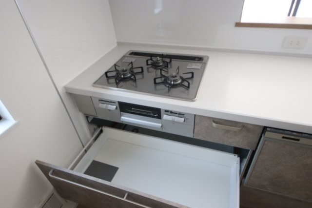 《仲介手数料無料》緑区芝原２丁目16-15(B号棟)新築一戸建てのキッチン|撮影日 2024年4月13日 13:00 晴れ
