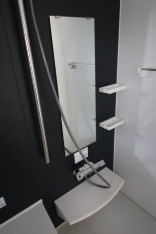 《仲介手数料無料》緑区芝原２丁目16-15(B号棟)新築一戸建ての浴室|撮影日 2024年4月13日 13:00 晴れ