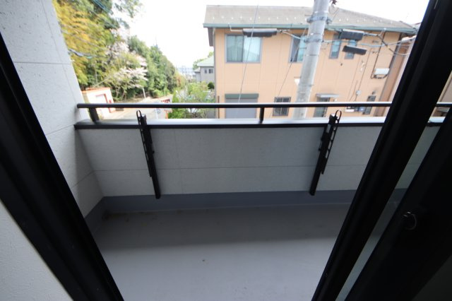 《仲介手数料無料》緑区芝原２丁目16-15(B号棟)新築一戸建てのバルコニー|撮影日 2024年4月13日 13:00 晴れ