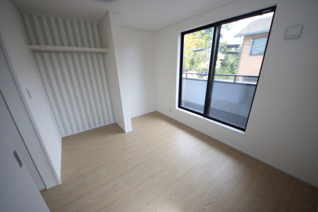 《仲介手数料無料》緑区芝原２丁目16-15(B号棟)新築一戸建ての洋室|撮影日 2024年4月13日 13:00 晴れ