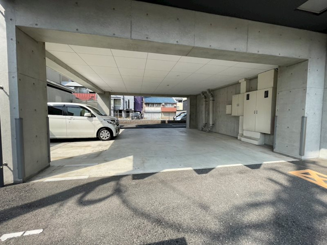 【駐車場】