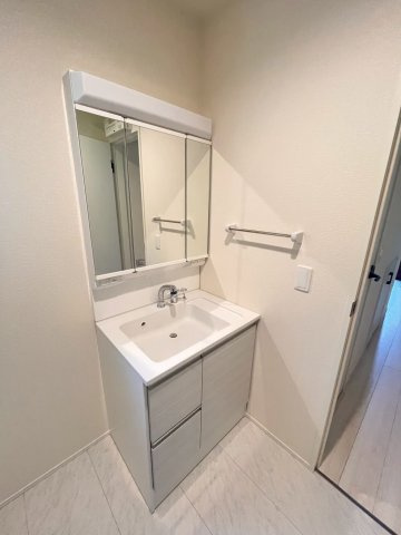 前橋市南町二丁目２４－１期　ＬＩＮＡＧＥ　2号棟の独立洗面台