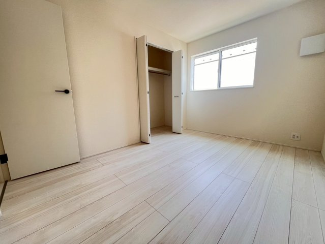 前橋市南町二丁目２４－１期　ＬＩＮＡＧＥ　2号棟の洋室