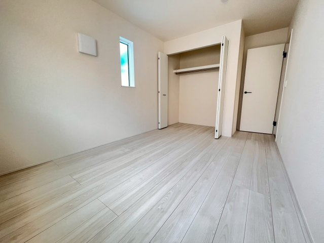 前橋市南町二丁目２４－１期　ＬＩＮＡＧＥ　2号棟の洋室