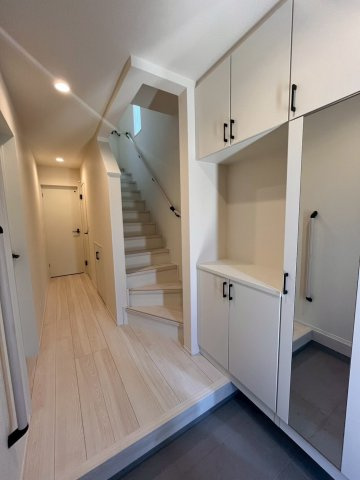 前橋市南町二丁目２４－１期　ＬＩＮＡＧＥ　2号棟の玄関