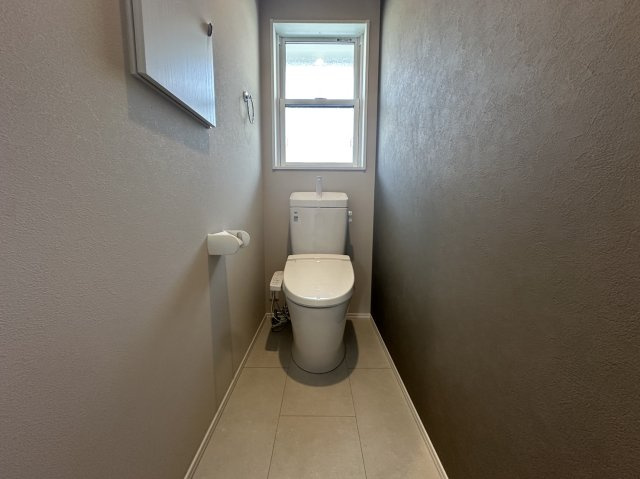 藤沢市葛原デザイナーズハウスのトイレ