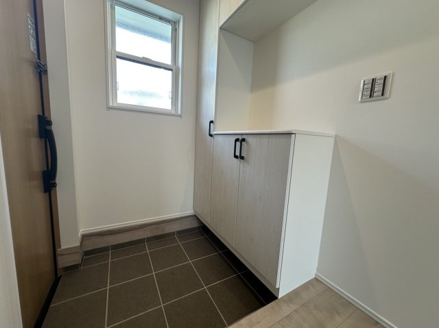 藤沢市葛原デザイナーズハウスの玄関