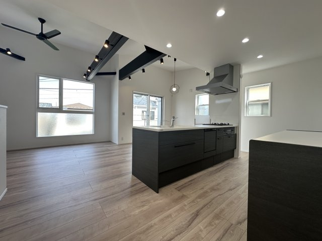 藤沢市葛原デザイナーズハウスの居間・リビング