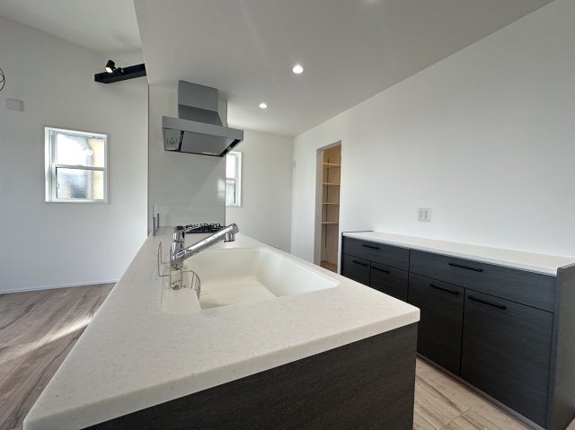 藤沢市葛原デザイナーズハウスのキッチン