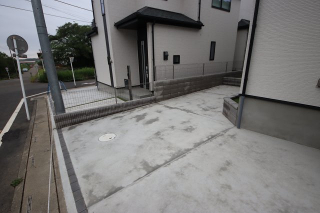 《仲介手数料無料》緑区宮本２丁目29-6(I号棟)新築一戸建てハートフルタウンの駐車場|撮影日 2025年5月25日 17:00 曇り