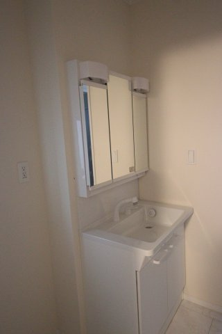 《仲介手数料無料》緑区宮本２丁目29-6(I号棟)新築一戸建てハートフルタウンの独立洗面台|撮影日 2025年5月25日 17:00 曇り