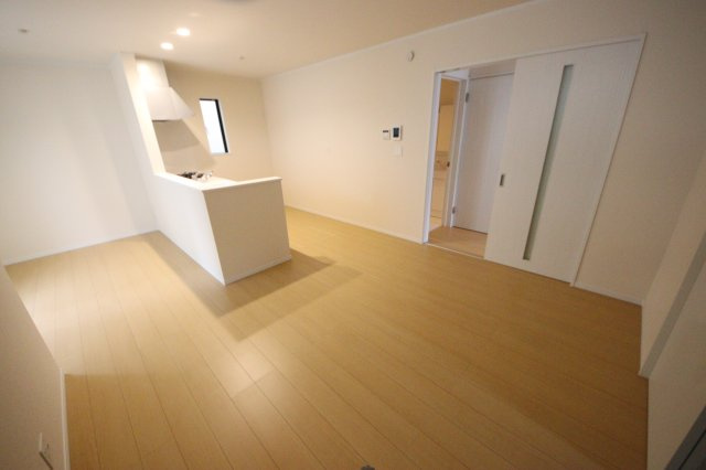 《仲介手数料無料》緑区宮本２丁目29-6(I号棟)新築一戸建てハートフルタウンの居間・リビング|撮影日 2025年5月25日 17:00 曇り