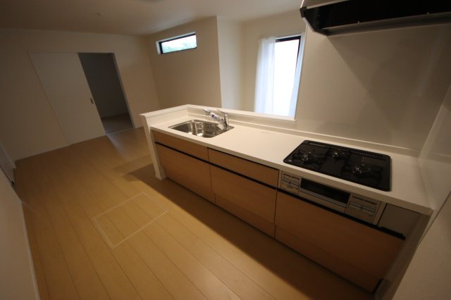 《仲介手数料無料》緑区宮本２丁目29-6(I号棟)新築一戸建てハートフルタウンのキッチン|撮影日 2025年5月25日 17:00 曇り