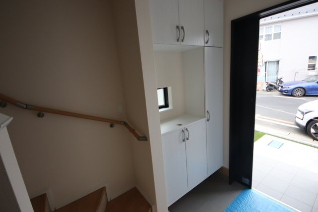 《仲介手数料無料》緑区宮本２丁目29-6(I号棟)新築一戸建てハートフルタウンの玄関|撮影日 2025年5月25日 17:00 曇り