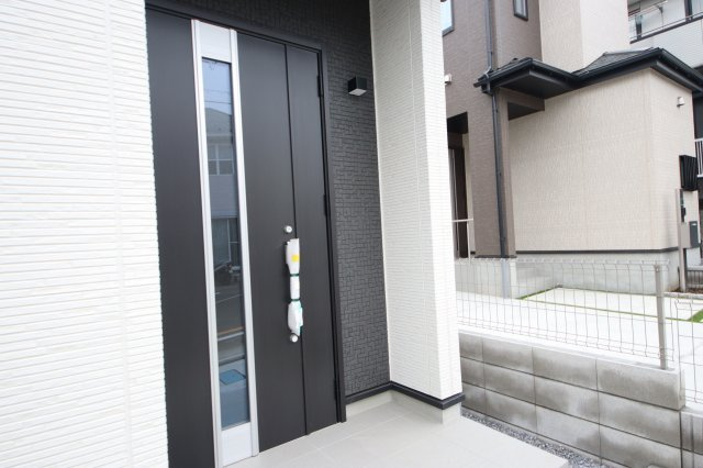 《仲介手数料無料》緑区宮本２丁目29-6(I号棟)新築一戸建てハートフルタウンの玄関|撮影日 2025年5月25日 17:00 曇り