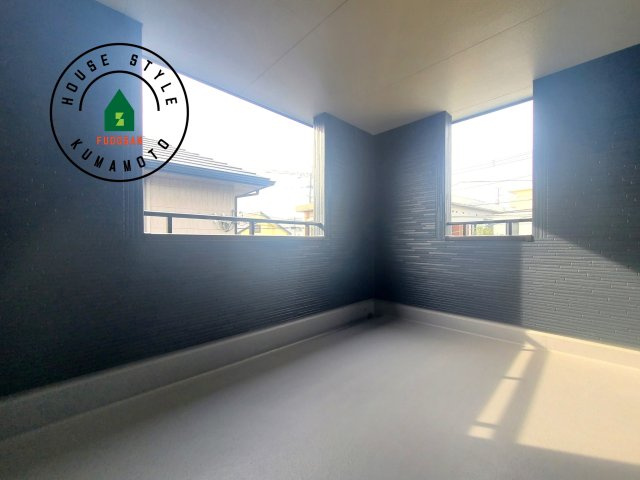 菊池郡菊陽町原水第3-3棟（1号棟）の外観：施工例|風をしっかりと感じられるバルコニーでは、毎日が洗濯日和です。広々としているので洗濯も楽しくなるでしょうし、気分転換にバルコニーからの眺めを楽しむのもいいでしょう。