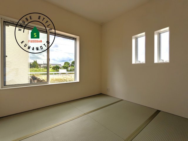 菊池郡菊陽町原水第3-3棟（1号棟）の内観：施工例|和室を上手に活用すると暮らし方の幅が広がります。例えば普段は開け放して、子供の小さいうちはお昼寝や遊びのスペースに。畳はソフトなので転んでもケガをしにくく安心です