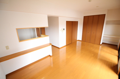 【居間・リビング】 | リバージュ中井 | 同タイプの室内写真です。現況を優先させて頂きます。