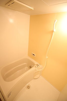 【浴室】 | リバージュ中井 | 落ち着いた空間のお風呂です