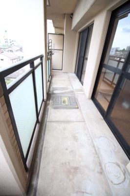 【バルコニー】 | リバージュ中井 | 暖かな日差しのふりそそぐバルコニー