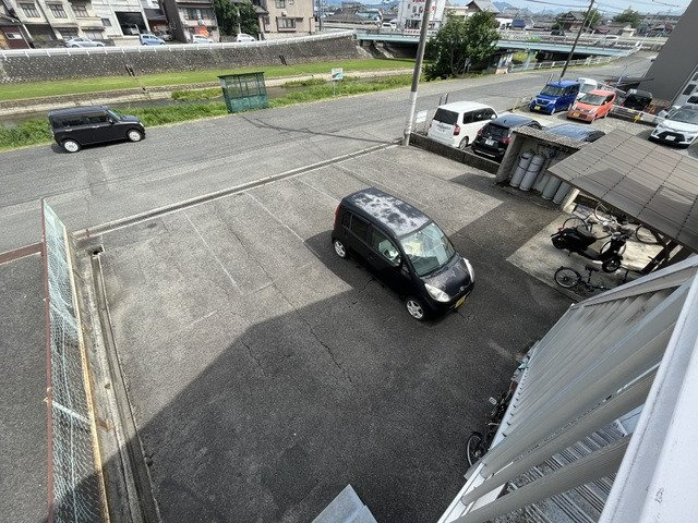 プレジール高橋の駐車場|駐車スペースもあります